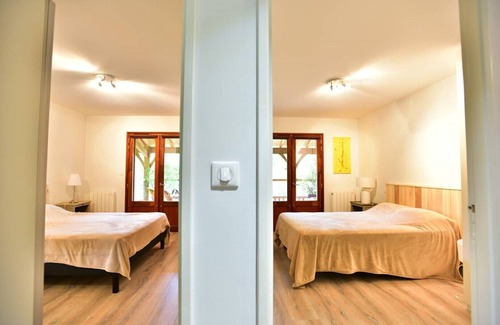 Les Artigues-de-Lussac House | GITE PLAISIR DU CHENE - 12 people