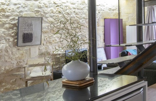 Bourg-sur-Gironde House | Gite property for 4 people with heated swimming pool and garden