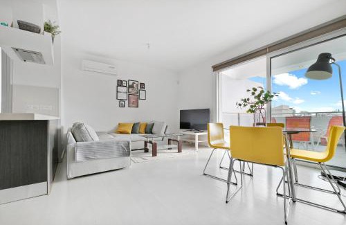 Lykabittos Apartment | Glabur Stays - The Fabulous 2 BDR - Nicosia City, Free Parking & Wifi, Welcomes You!
