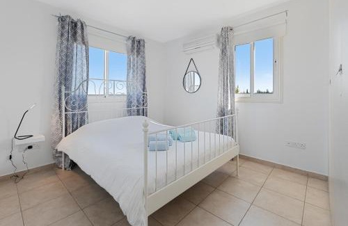 Lykabittos Apartment | Glabur Stays - The Sunny Atelier - Nicosia City, Free Parking & Wifi, Welcomes You!