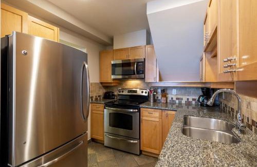 Blackcomb Apartment | Glacier Lodge 309 by Outpost Whistler