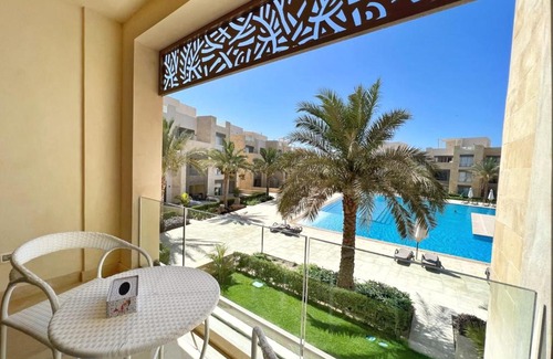 El Gouna Apartment | Glamorous 2BDR w Outdoor Pool View Free Beach & Pool Access