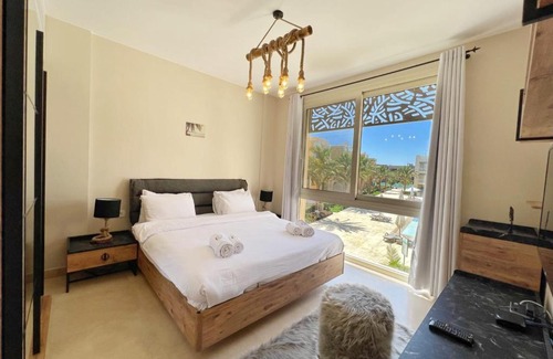 El Gouna Apartment | Glamorous 2BDR w Outdoor Pool View Free Beach & Pool Access