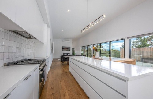 Gisborne House | Glamour in Gisborne - with spa!