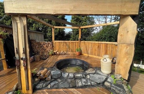 Horni Podluzi Cabin | Glamping Jedlova Sleeps 6 With Deck