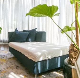 Downtown Apartment | Glass House w Stunning View in Poblacion Makati