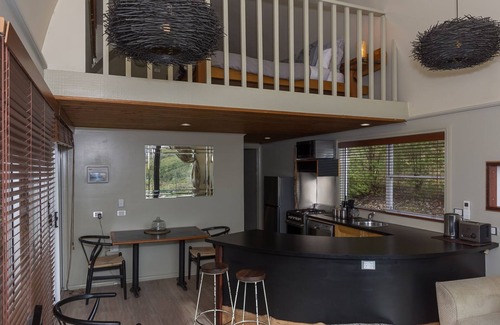 Tawonga South Ski Chalet | Glasshouse with log fire | pool | spa | near Bright | walk to shops restaurants