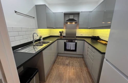 Glastonbury Apartment | Glastonbury Gem, 2 Bedroom Apt, Overlooking High Street, Sleeps Up To 5