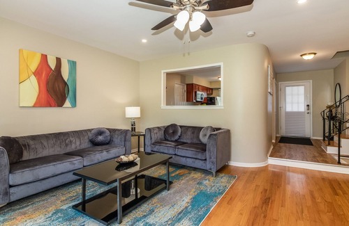 Glendale Heights House | Glendale Heights FHS Rental!