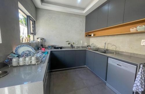 Glenhazel House | Glenhazel house 5BR Unit B