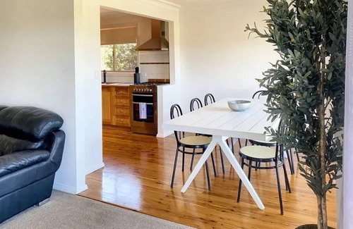 Tatton House | Glen’s Haven with Lakeviews