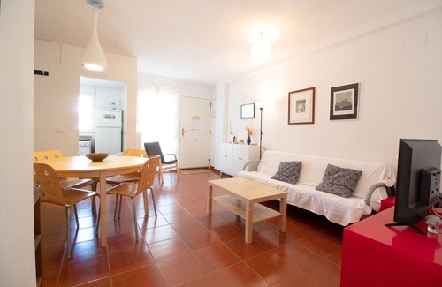 Playa de Almarda Apartment | Global Properties: Apartment with pool in Corinto beach