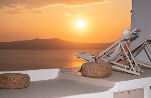 Fira House | Globe Suites