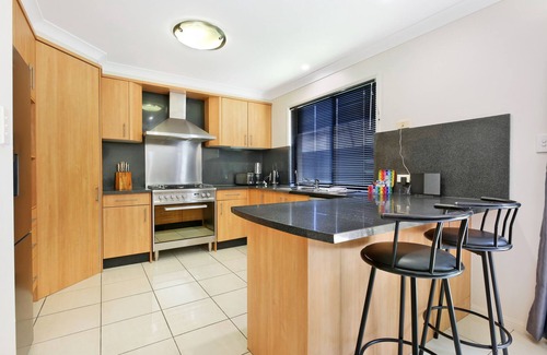 Gold Coast House | Glorious 5-Bed Amidst Nature in Burleigh Heads