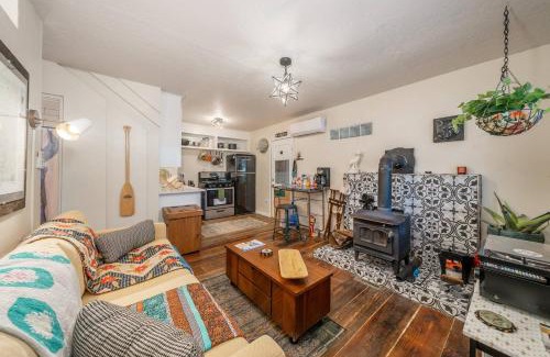 Hot Springs House | Goat Rock Cabin