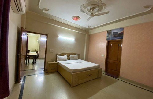 South West Apartment | GoBravo-3BHK Near Airport & Cyber Hub