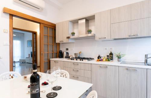 Novoli - San Donato Apartment | Godi Fiorenza Suite - Duomo a 15 Minuti e Aeroporto a 4 Minuti con Tramvia T2