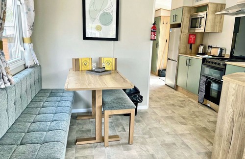 Harvington House | Gold Deluxe 2 Bed sleeps 6 Pet friendly