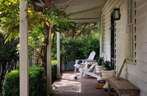 Hepburn House | Gold Finch - stunningly designed, dog-friendly