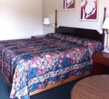 Hutchins Hotel | Gold Inn