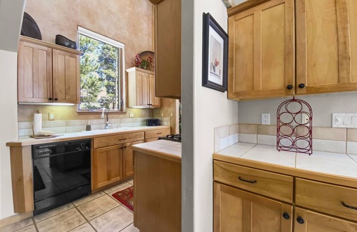 Warrior's Mark West House | Gold King Chalet 3 Bedroom Townhouse by RedAwning