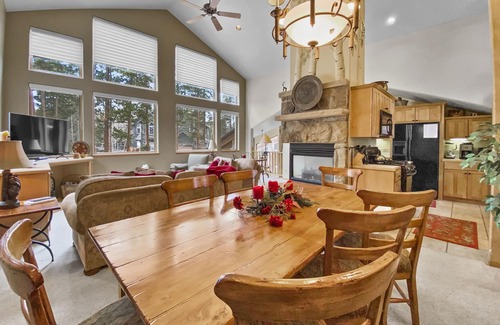 Warrior's Mark West House | Gold King Chalet 3 Bedroom Townhouse by RedAwning