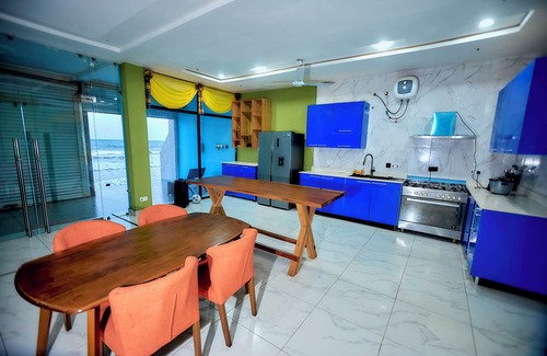 Kokrobite House | Gold Shore Villa 3-bedroom house with WiFi and AC in Kokrobite on the Beach