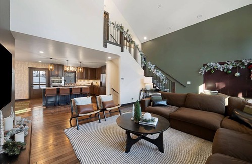 Deadwood House | Gold Strike Inn