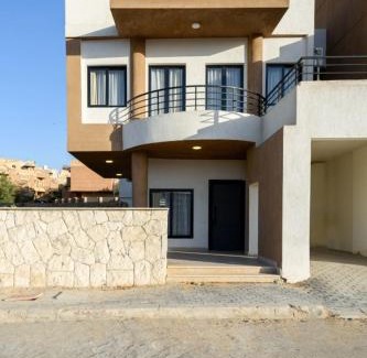 Cairo Villa | Golden 4BR Pool Villa by Travelholic