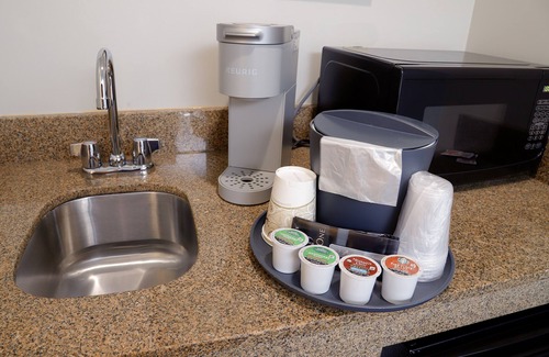 Bartlett Hotel | Golden Apple Inn