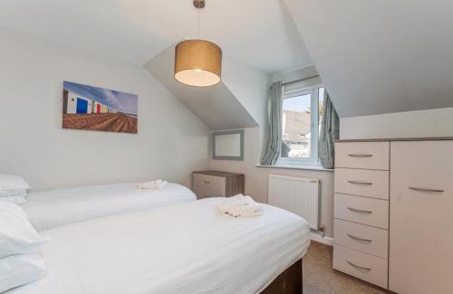 Woolacombe Villa | Golden Coast Leisure Park - Ocean Tide Villa 3 3