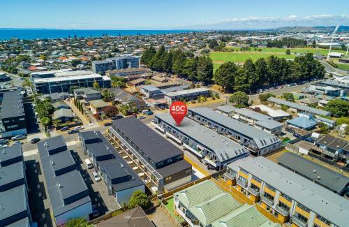 Mount Maunganui House | Golden Retreat, Central Mount Maunganui