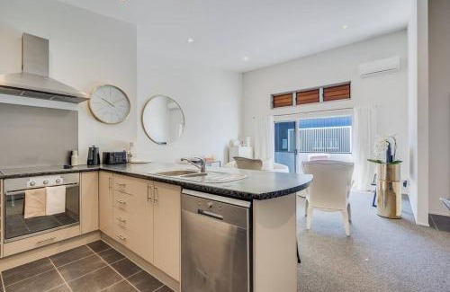 Mount Maunganui House | Golden Retreat, Central Mount Maunganui