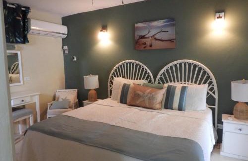 Sunset Crest Apartment | Golden View Apartment