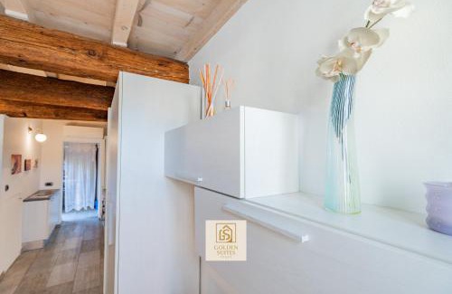 Old Town Apartment | GoldenSuitesItaly I Moderno Monolocale in Centro Storico Mantova