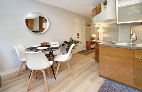 Whistler Creekside Apartment | Gondola Haus - Free parking & near ski lifts