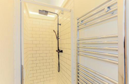 Barry Apartment | Goodstay Apartments by Urban Space