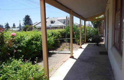 Goolwa House | Goolwa Cottage 11 Hutchinson - BYO Linen - Pet Friendly