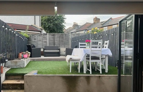 Wimbledon Park Apartment | Gorgeous 1 Bedroom Apartment with Garden near Earlsfield