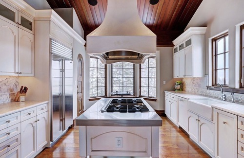 Vail House | Gorgeous 5 Bedroom Private Chalet in Vail Village by RedAwning - Save 20% on 7+ Nights!