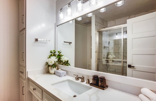 Conroe House | Gorgeous Conroe Getaway w/ Deck: 6 Mi to Lake!