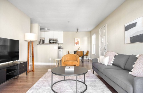 Old Mountain View Apartment | Gorgeous Downtown Mountain View 2BR w/Gym, Pool & Patio, by Blueground