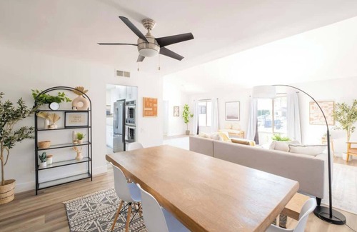 Mount Helix House | Gorgeous Family Retreat | Games, FirePit & Parking