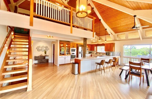 Halama Street House | Gorgeous Home Across from Beach - 5 BR + Opt. Cottage/4 Bath/AC