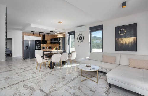 Banjol House | Gorgeous home in Banjol