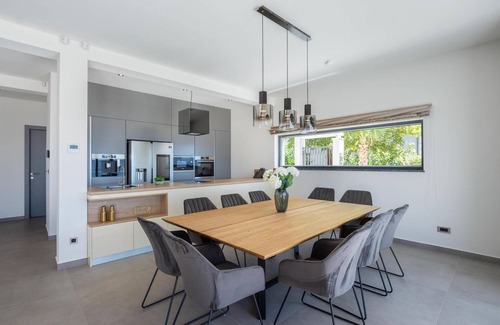 Jesenice House | Gorgeous home in Jesenice with sauna