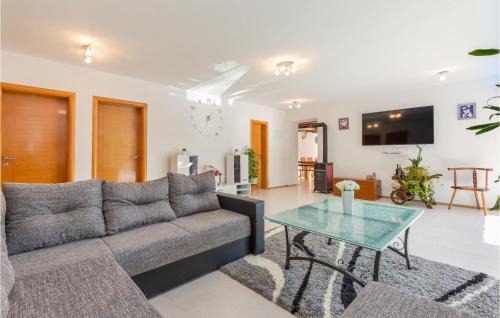 Lokvicici House | Gorgeous Home In Lokvicici With Wifi