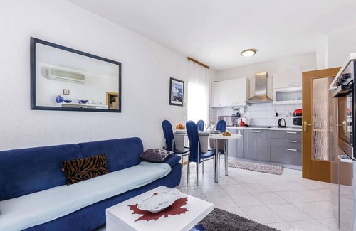 Selce House | Gorgeous home in Selce with WiFi