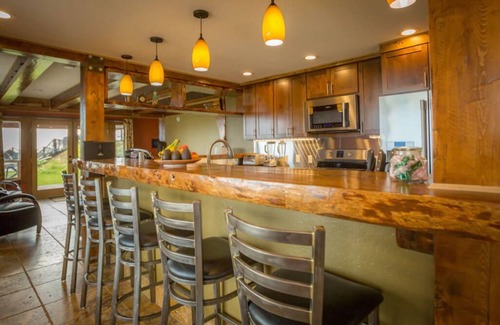 Homer House | Gorgeous Home with Unobstructed Ocean & Mountain Views & Private Hot Tub!
