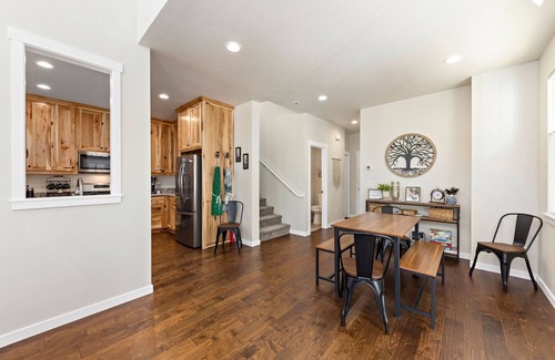 Grants Pass House | Gorgeous home with main room king bed, 4 person hot tub & EV charger